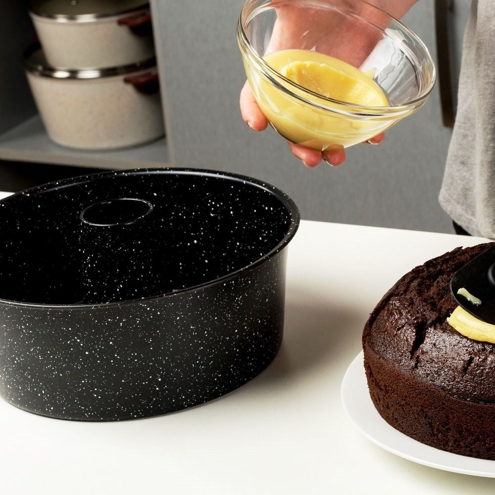 Baking tin with non-stick granite coating for all ovens