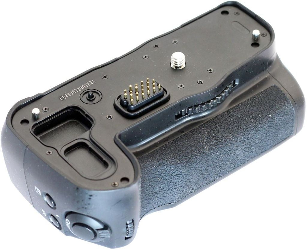 Battery grip that fits Pentax D-BG4 to Pentax K-5 and K-7