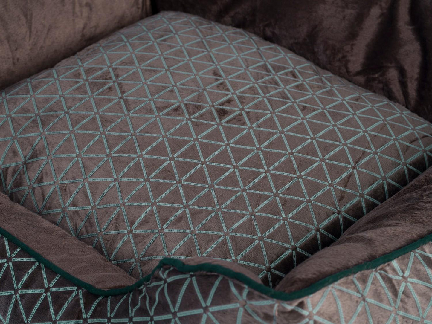 Bed 70 x 60 x 25 cm DR-238 brown