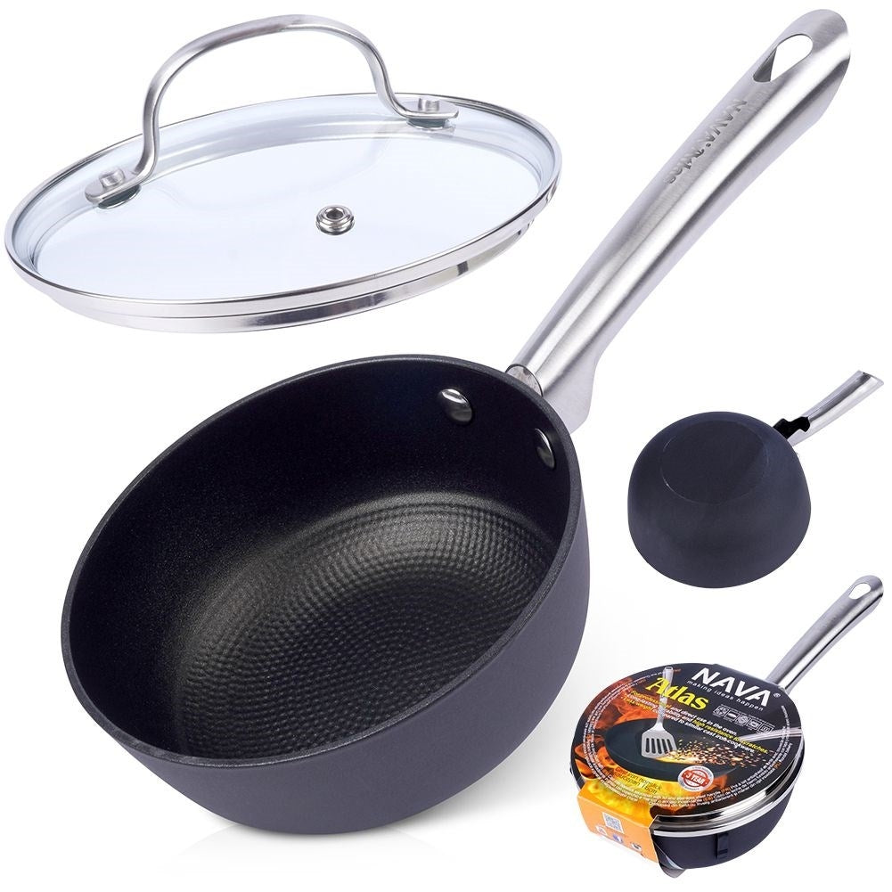 Cast iron pot with non-stick coating and lid