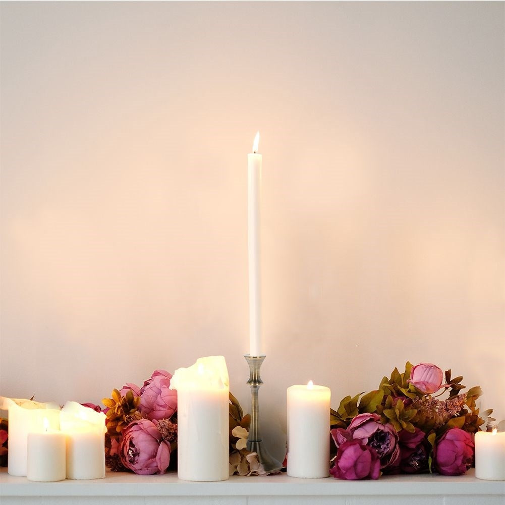 Classic candle holder in gold aluminum for long candles