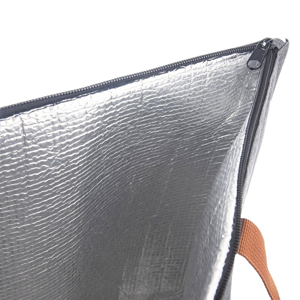 Convenient cooler bag for food and drinks - perfect for outings