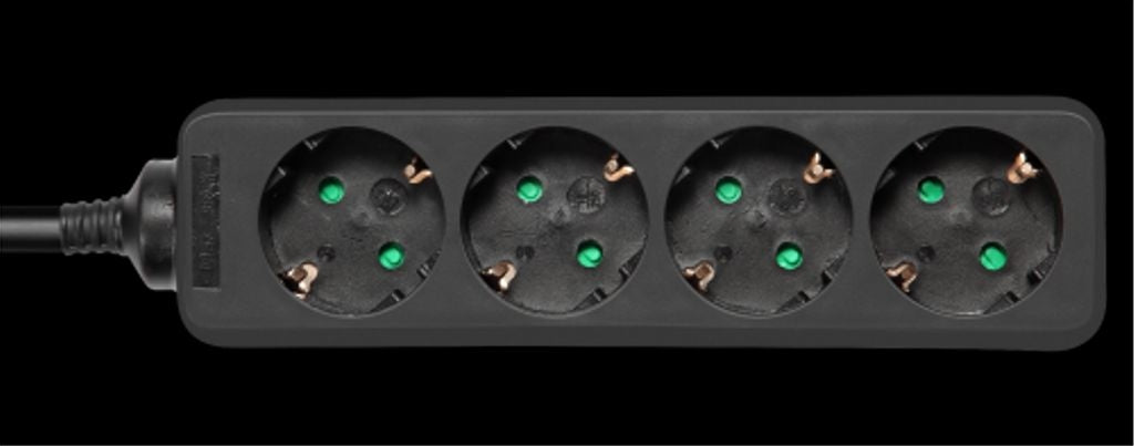 Deltaco Earthed power strip, 4xCEE 7/3, 1xCEE 7/7, child protected, 3m - Black