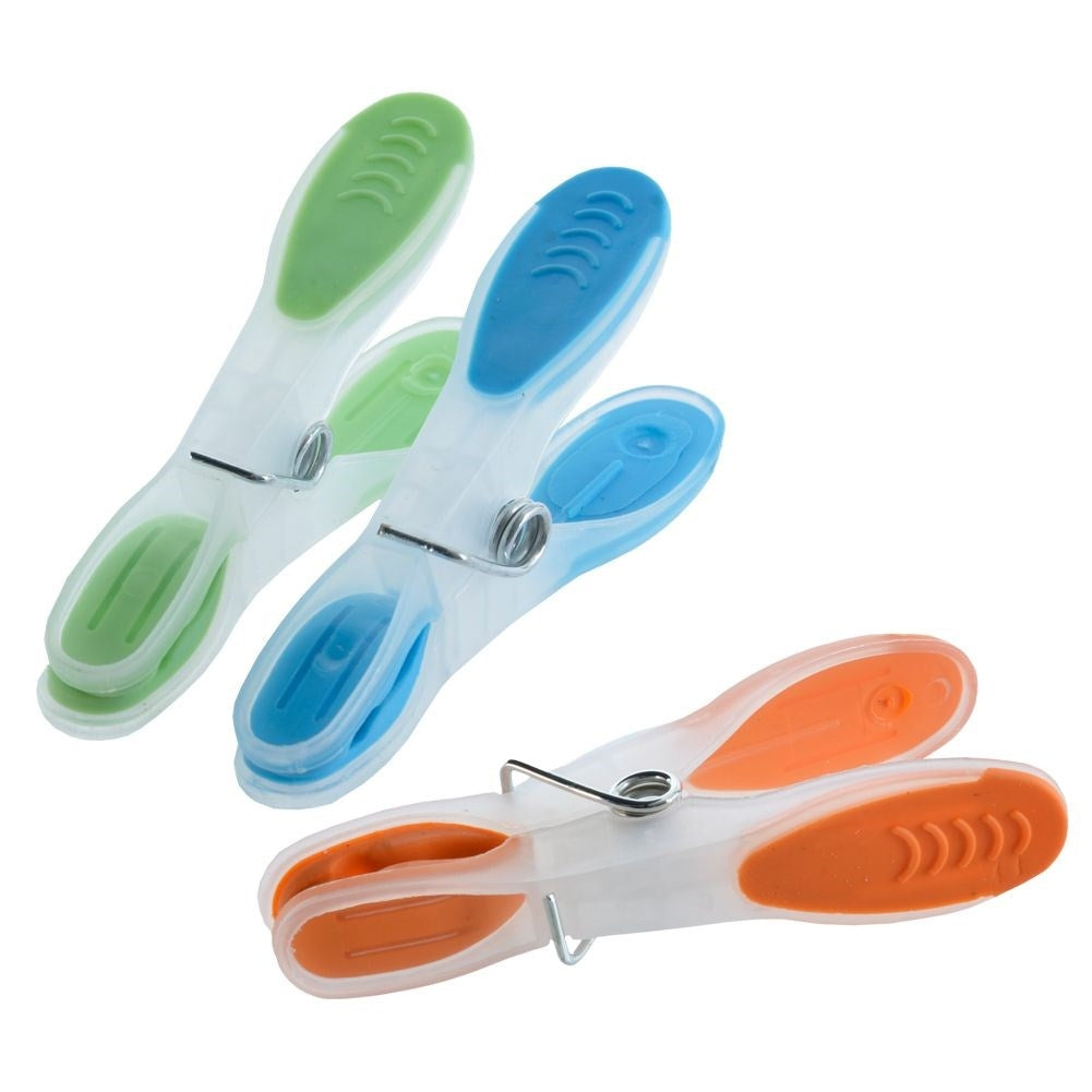 Durable clothespins 12-pack with strong lock for all clothes