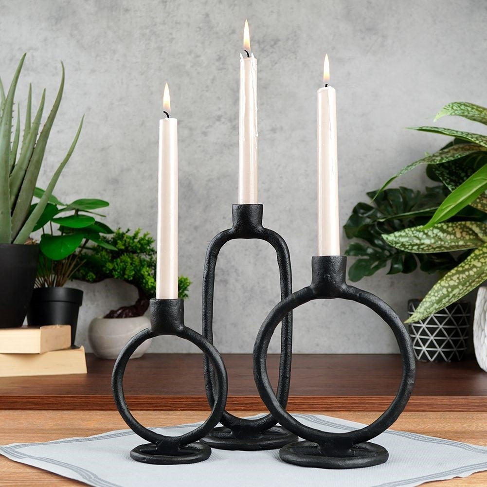 Elegant black candlestick in aluminum for long candles