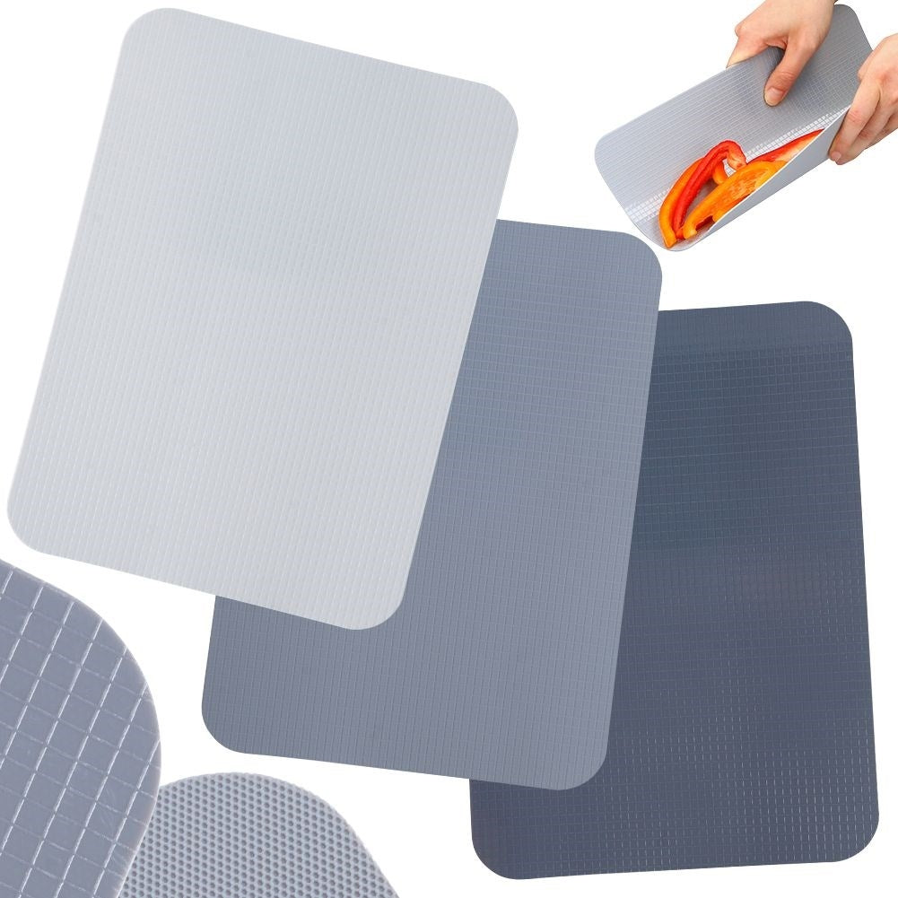 Flexible cutting boards: Easy to bend and transfer ingredients