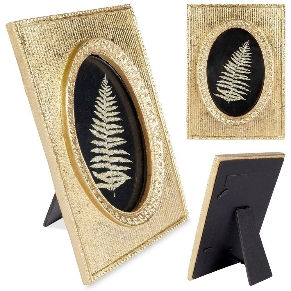 Gold-colored photo frame for 10x15 cm pictures