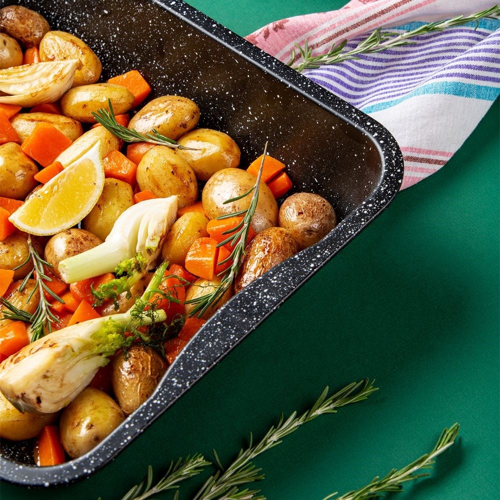 Granite-coated baking dish with non-stick for meat and cakes