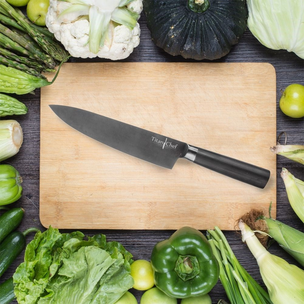 High-quality kitchen knives in stainless steel and titanium