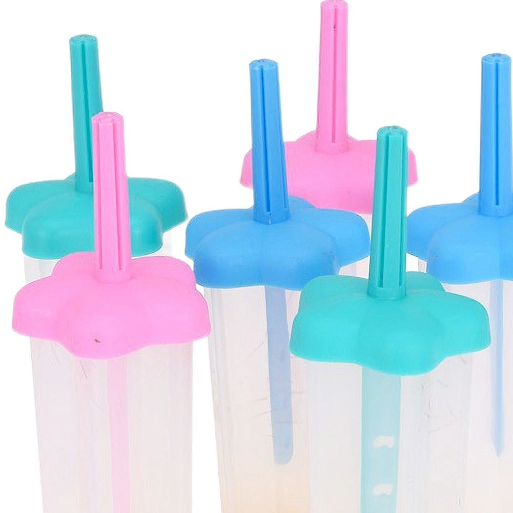 Ice cream molds for 6 portions in a practical position