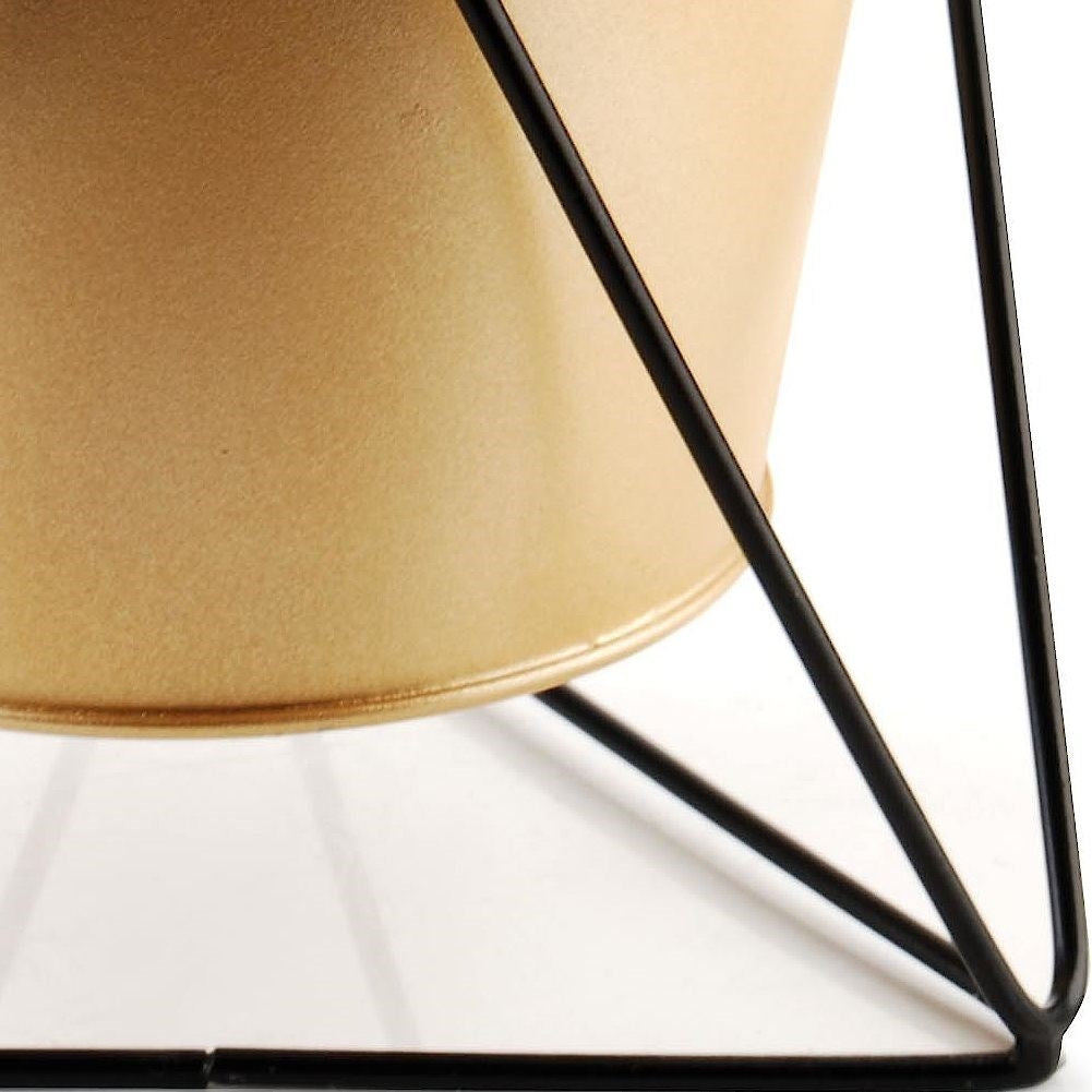 Metal pot with stand for plants – Glamor & Loft