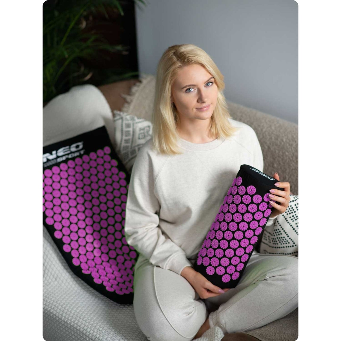 Neo-Sport NS-900 spiked acupressure mat, black and purple