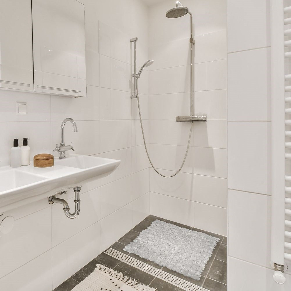 Non-slip mat for safe shower and bath