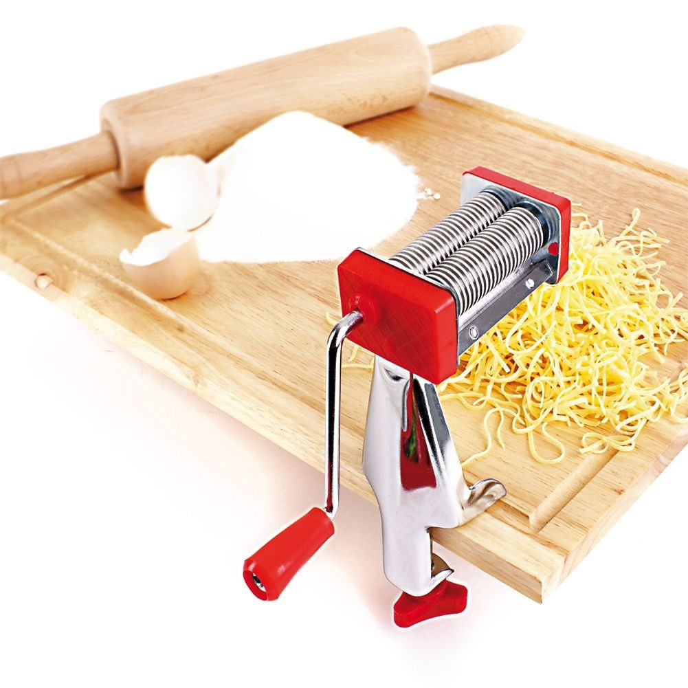 Pasta machine for thin 1 mm pasta strands, max 6 cm dough