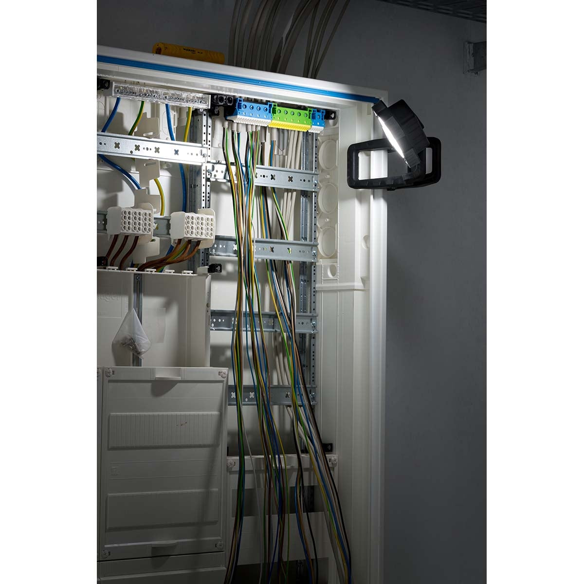 Power-on LED work light 1050 MA (battery LED work light 10W, 950lm, IP65, 12h burning time, designed in Germany)