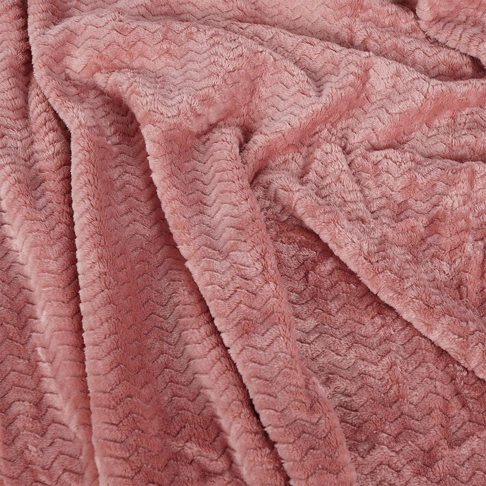 Soft and Cozy Microfiber Blanket - Perfect for Chilly Evenings