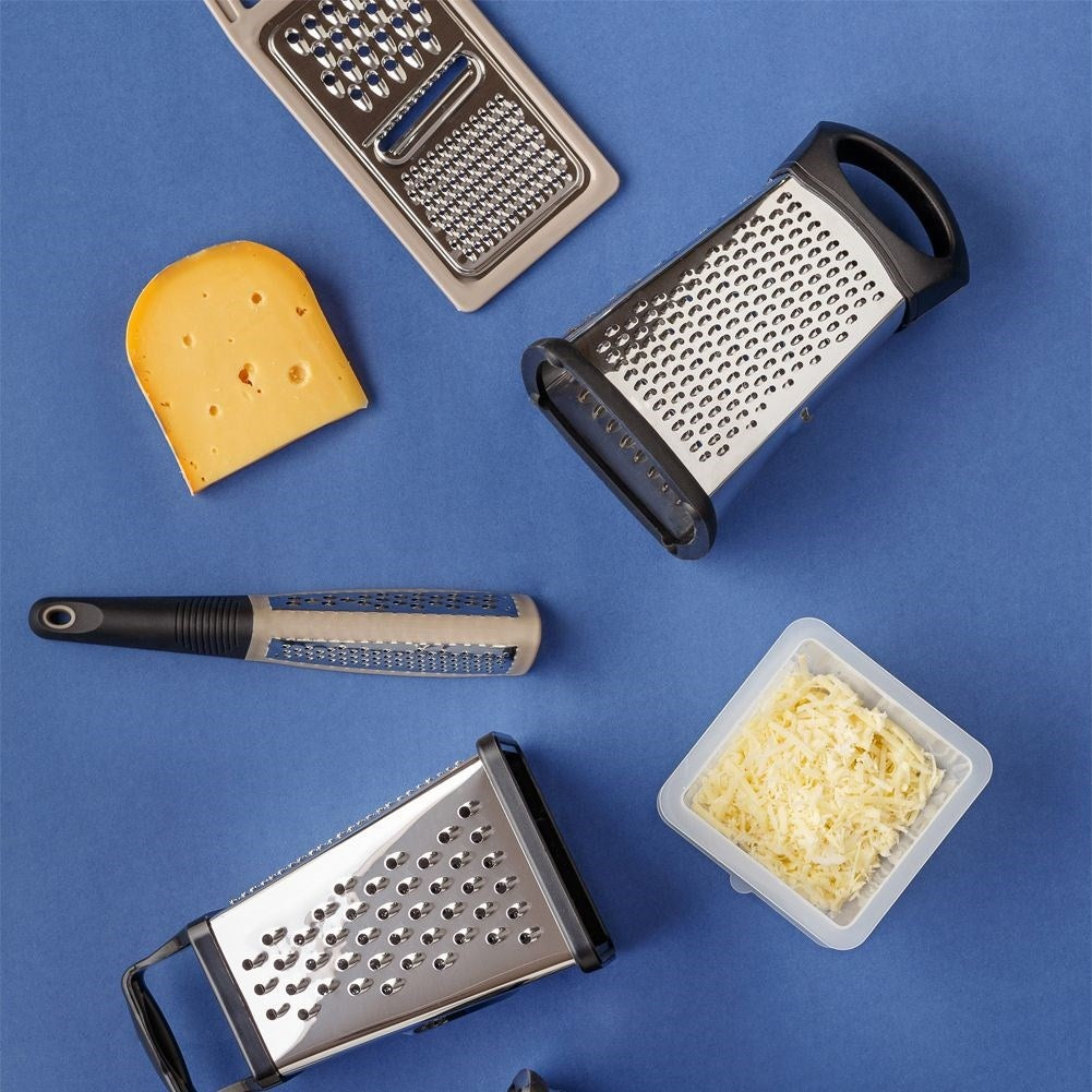Space-saving kitchen grater with three blades for all needs