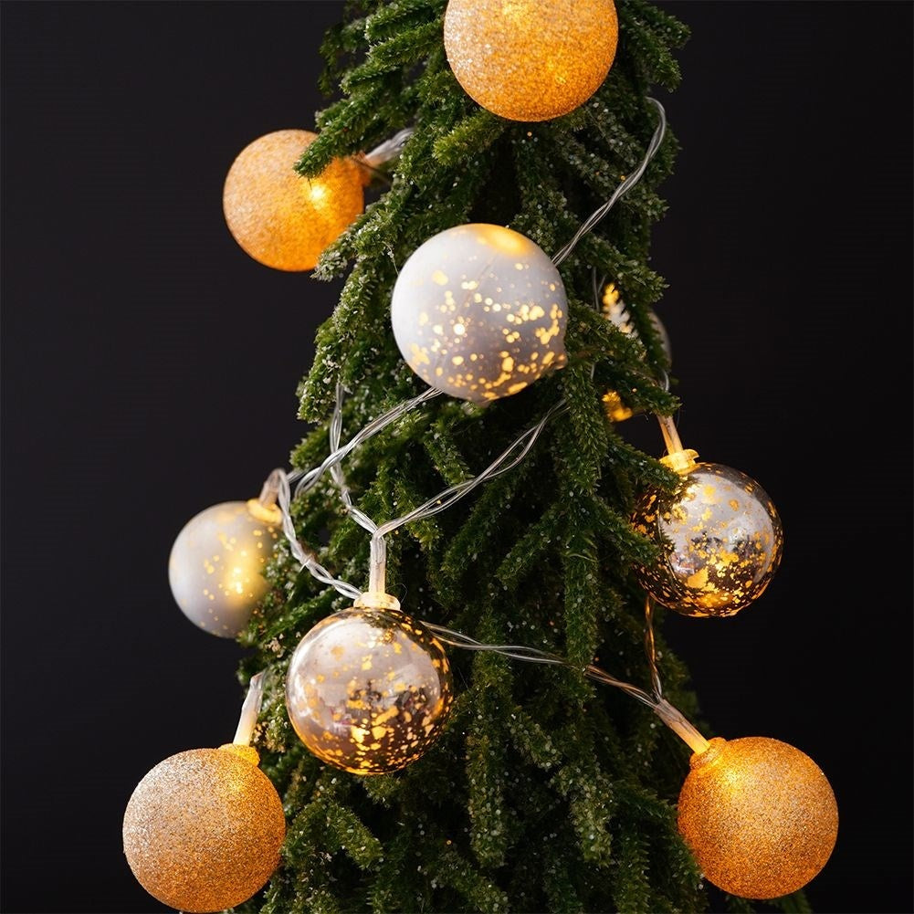 Sparkling champagne balls: matte, glittery & shiny