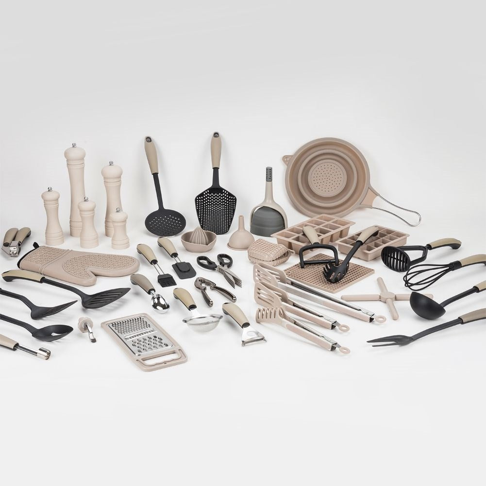 Versatile kitchen tongs for flipping, rotating and serving