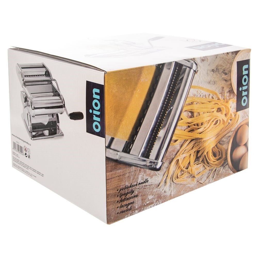 Versatile pasta machine: 9 thicknesses for rolling and cutting
