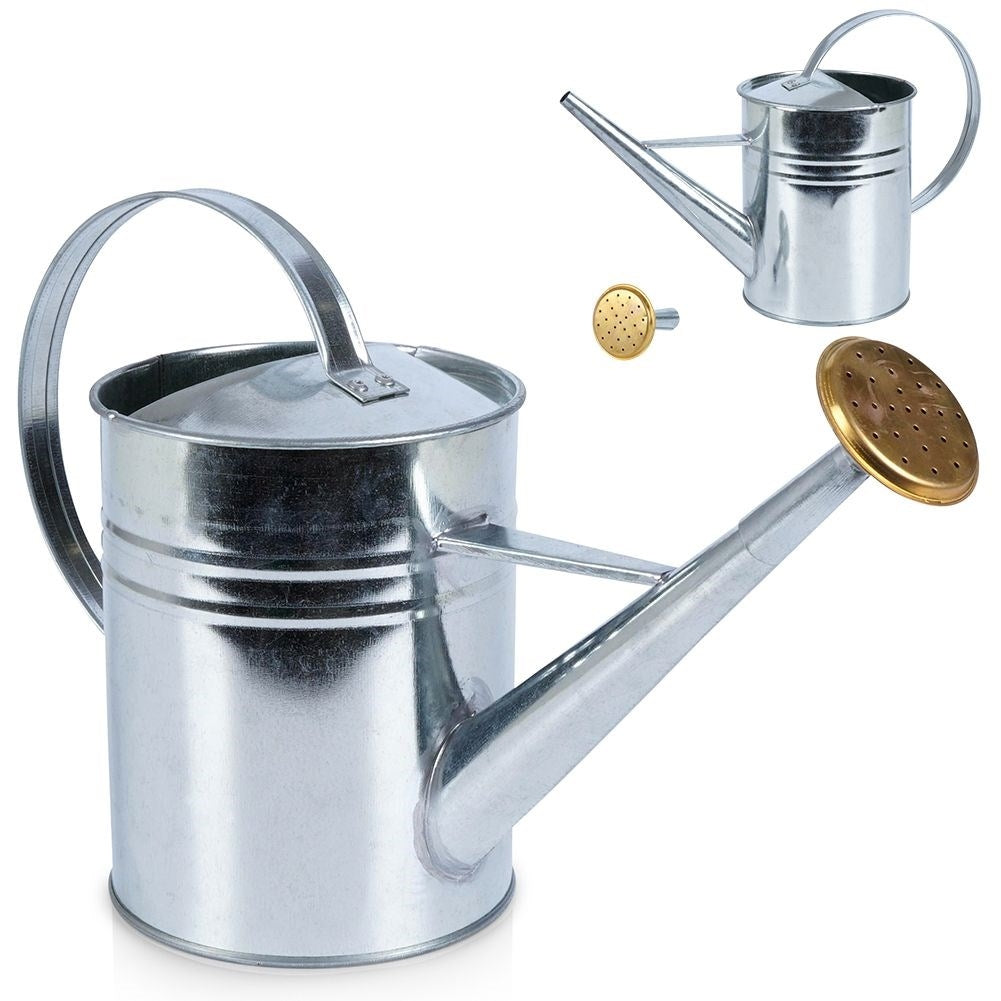 Water jug 1.9L in durable metal with strainer - decorative detail