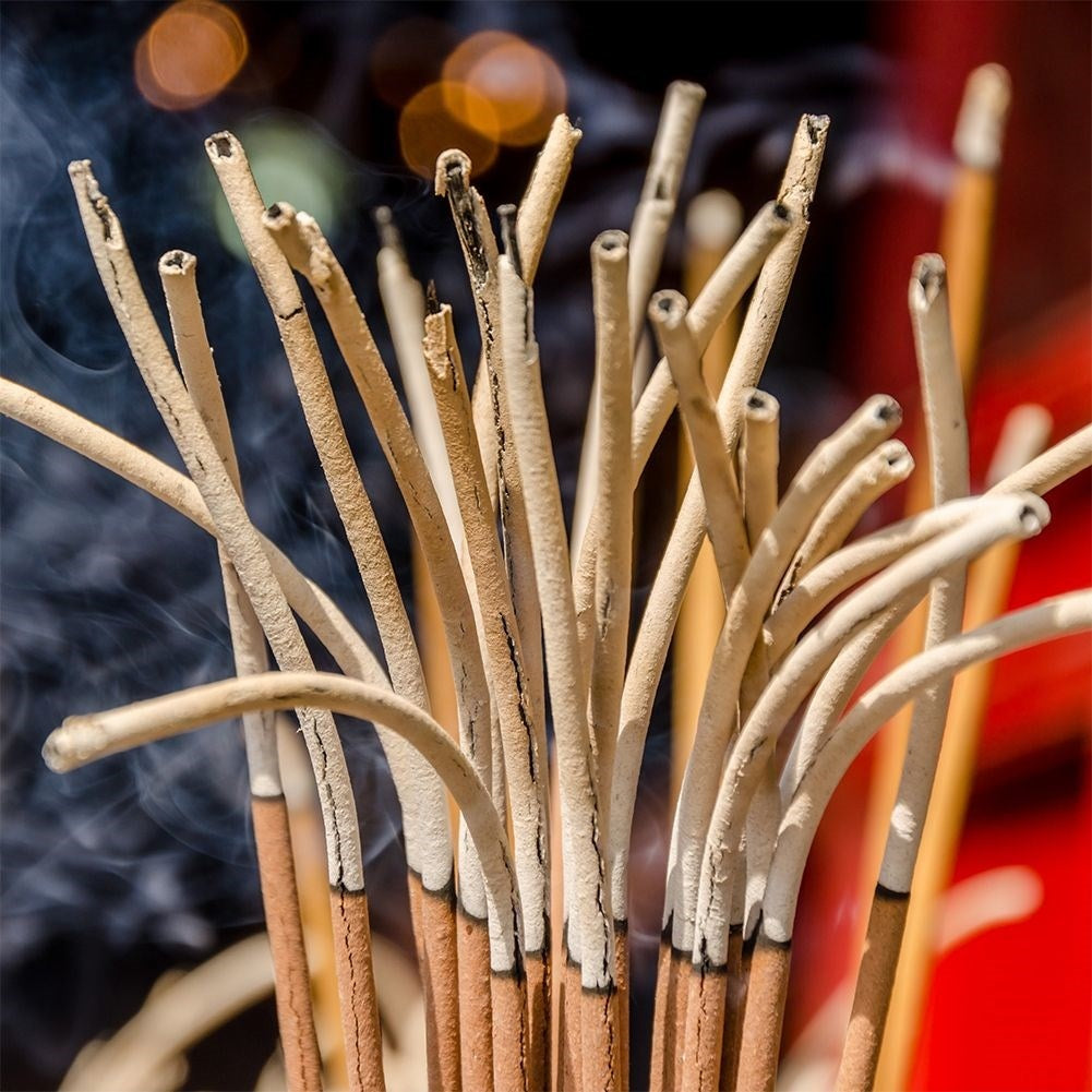 15-pack of incense sticks with a refreshing lemon aroma