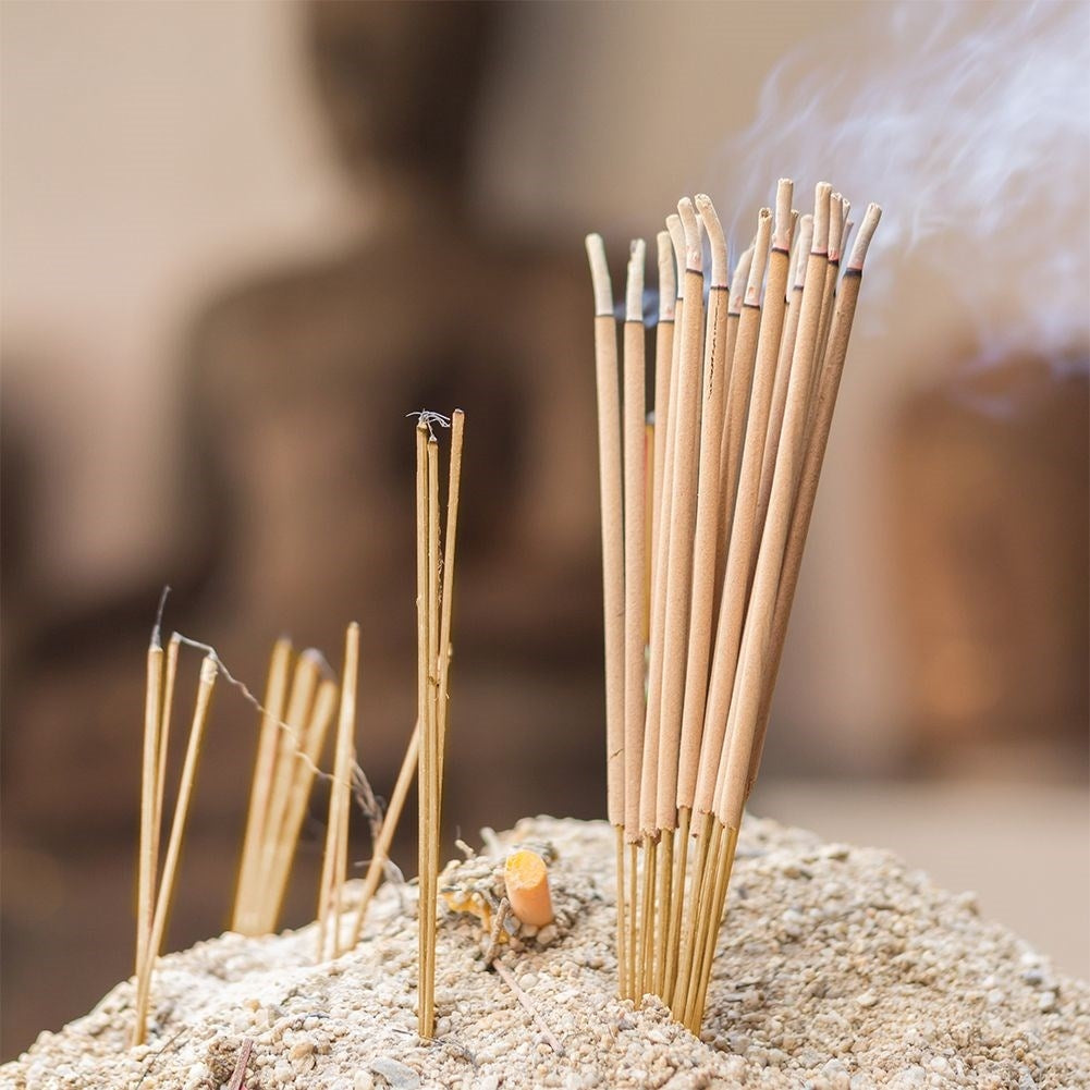 15-pack of incense sticks with a refreshing lemon aroma