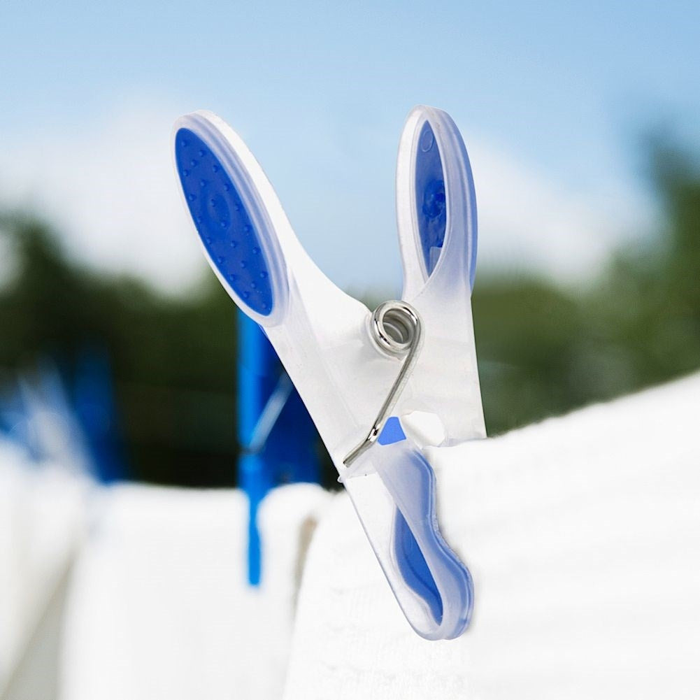 20 durable clothespins with a strong lock for all clothes