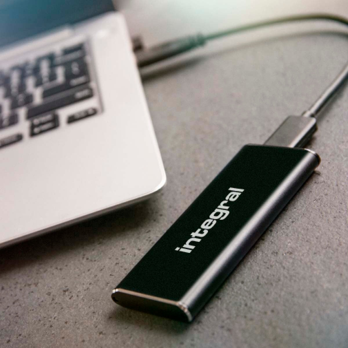 2 TB Portable SSD, USB-C 3.2 Gen 2, Fast Transfer