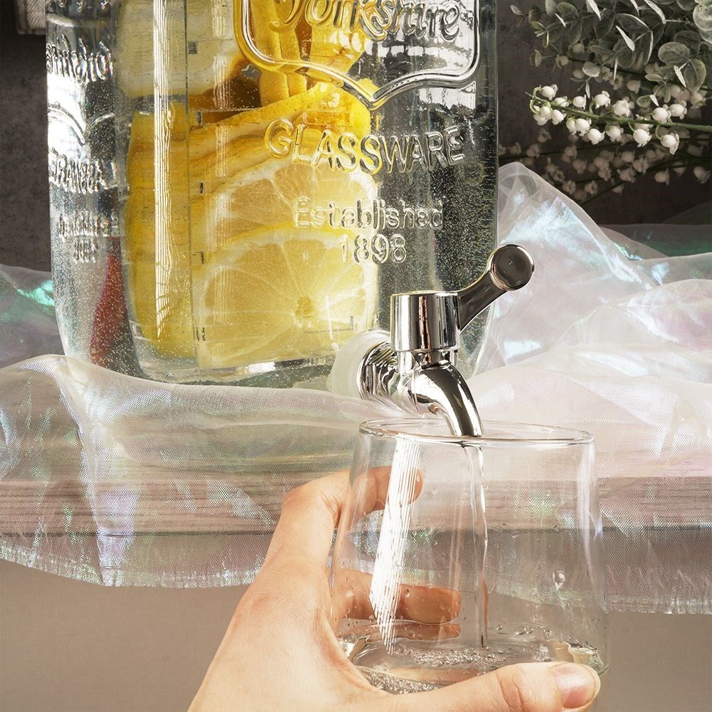 4-liter beverage container with faucet and fruit insert