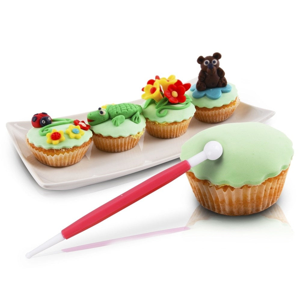 8 tools for modeling marzipan and sugar paste