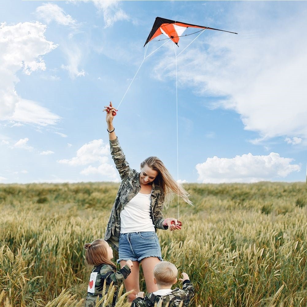 Acrobatic kite with 30m lines - impressive in the sky