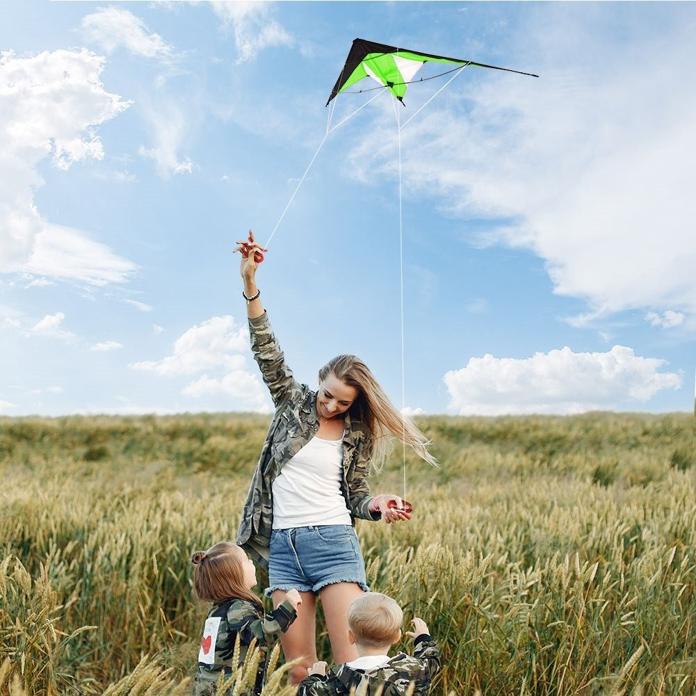 Acrobatic kite with two 30m lines for fantastic entertainment