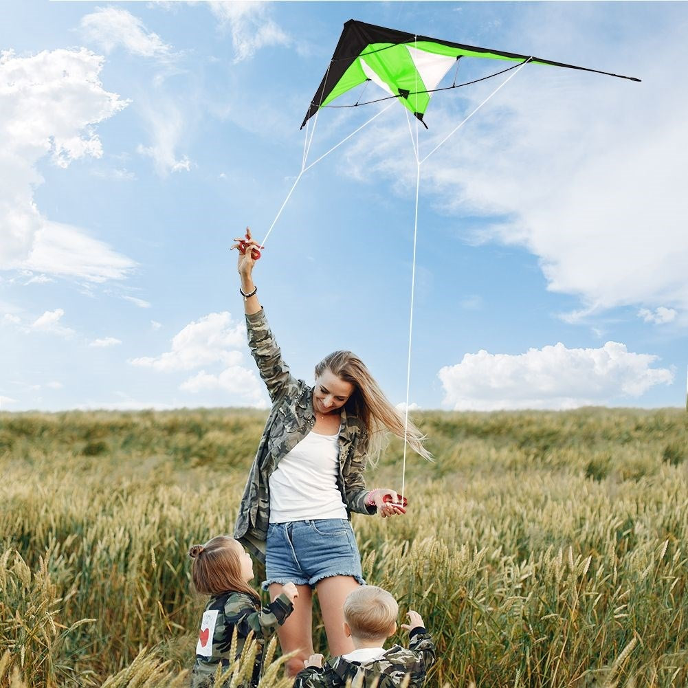 Acrobatic kite with two 30m lines for fantastic entertainment