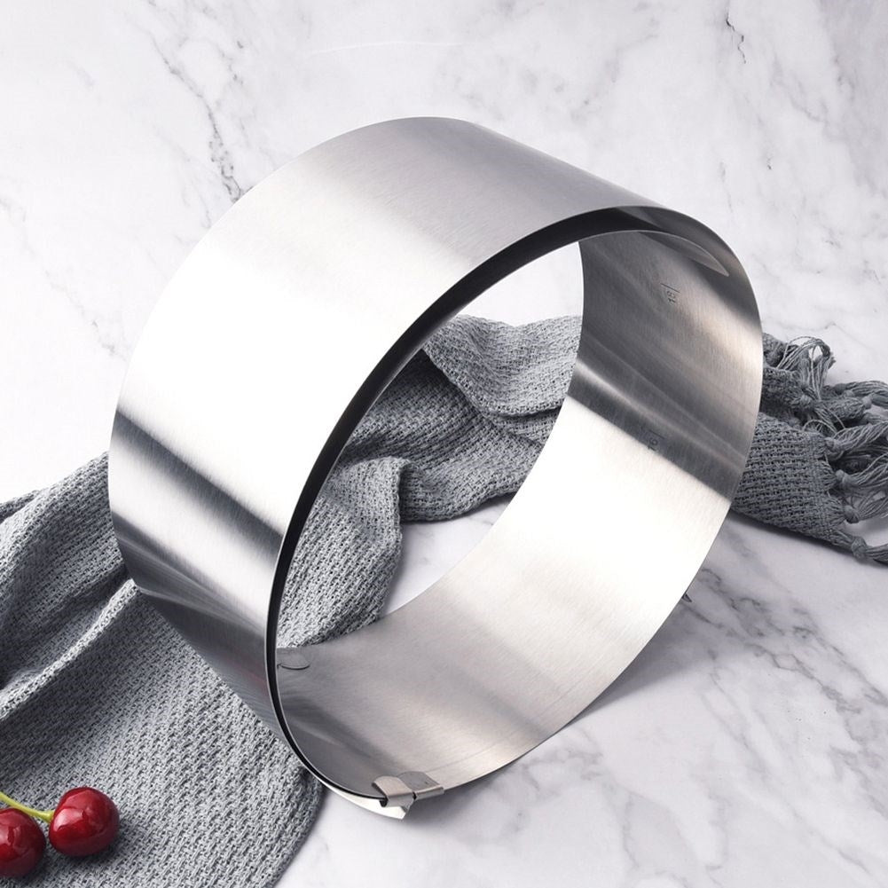 Adjustable Round Baking Pan for Cakes of Different Sizes