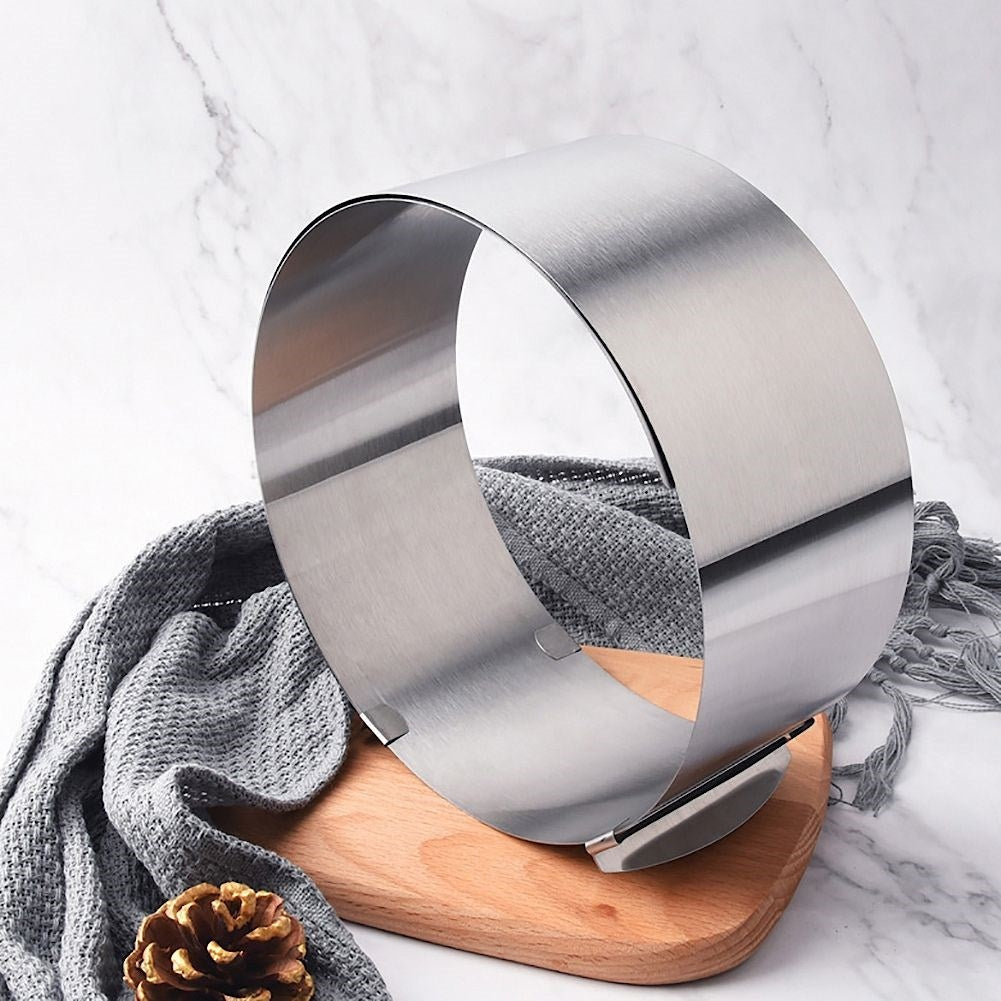 Adjustable Round Baking Pan for Cakes of Different Sizes