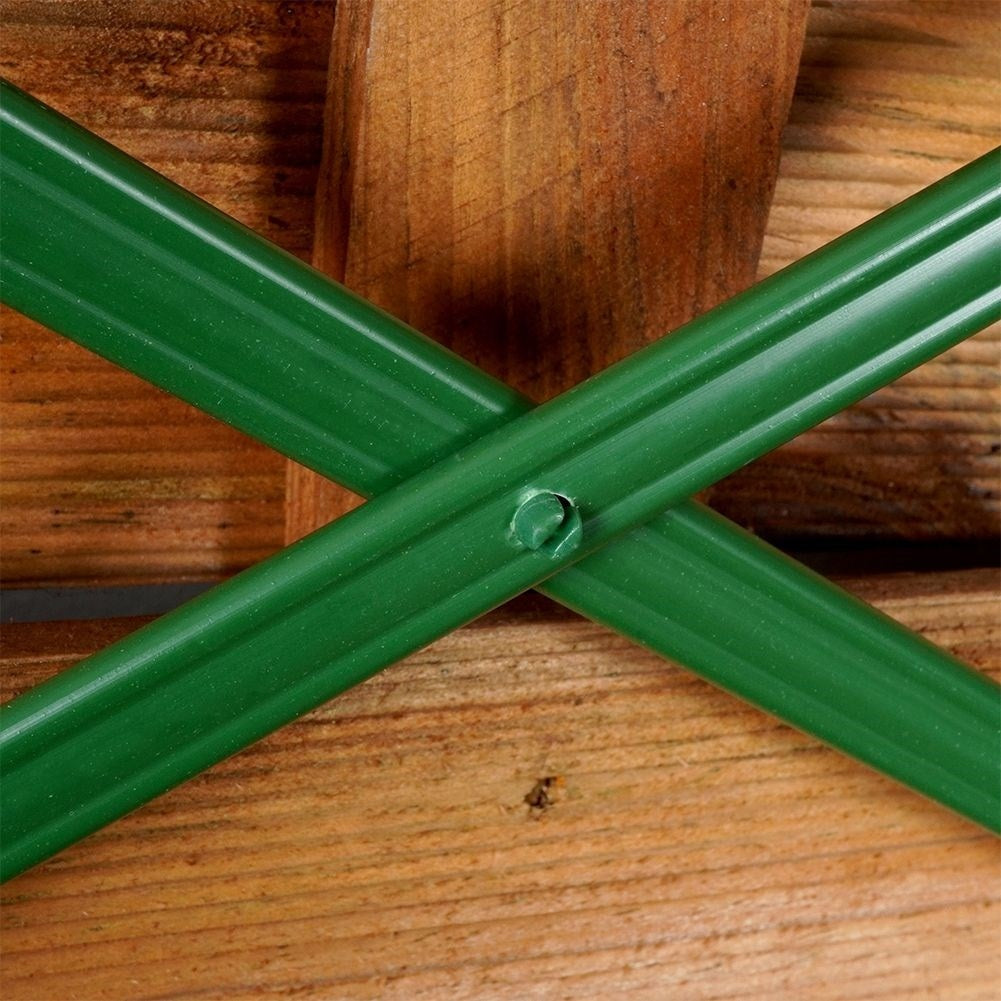 Adjustable plastic grid for climbing plants in the garden