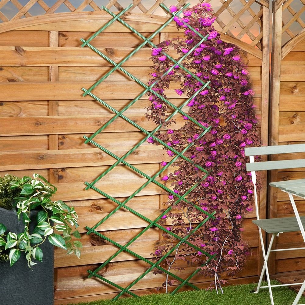 Adjustable plastic grid for climbing plants in the garden