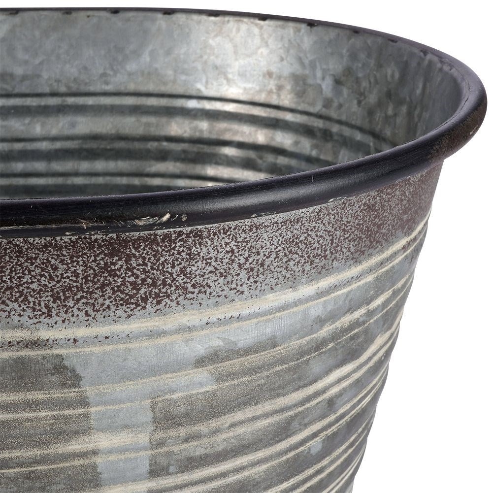 Antique rectangular pot in galvanized metal with rust effect