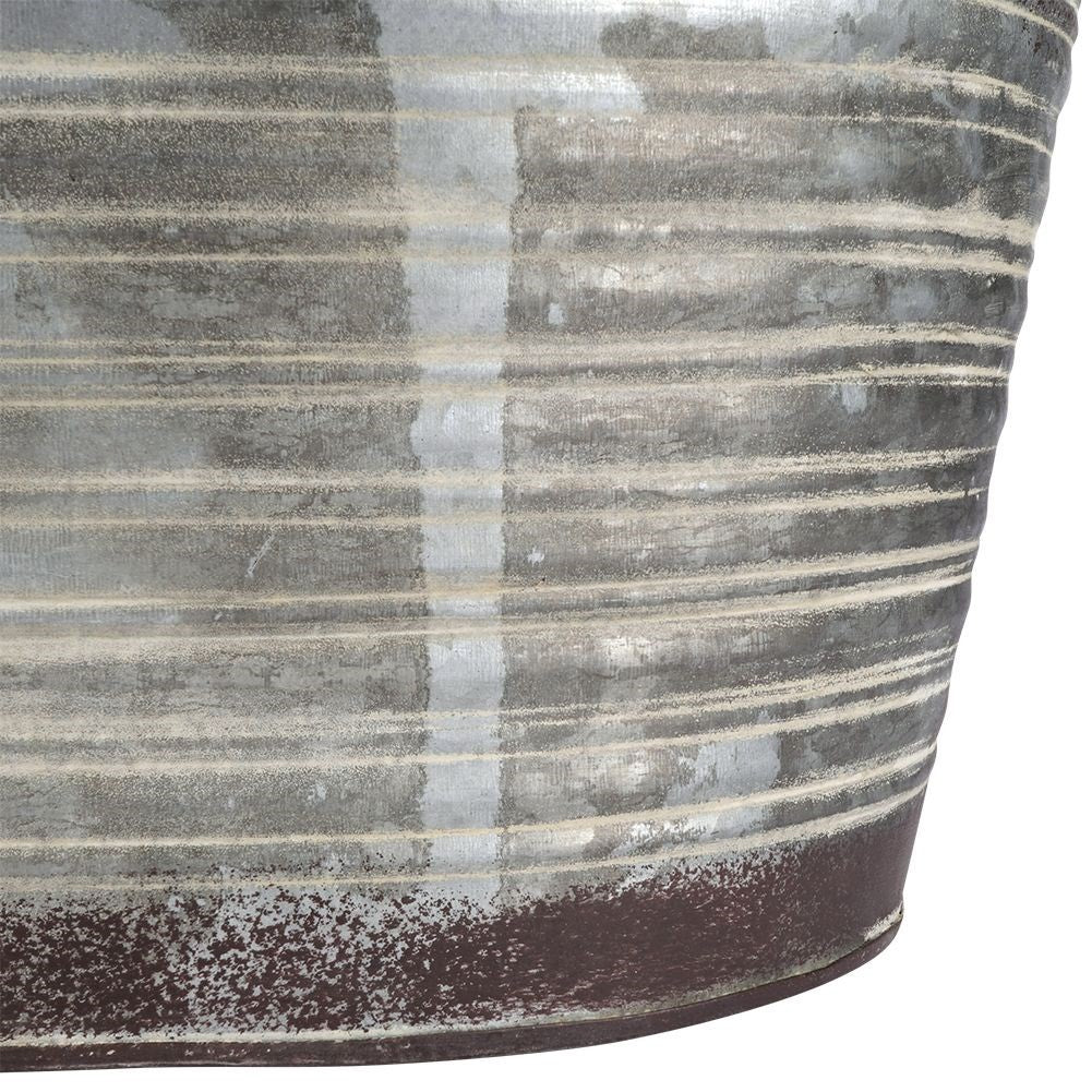 Antique rectangular pot in galvanized metal with rust effect