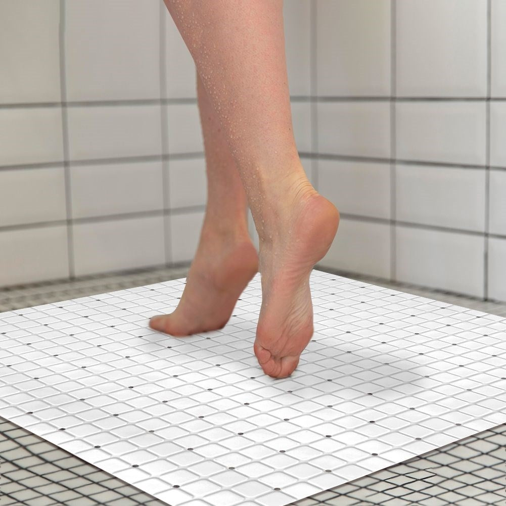 Anti-slip mat for shower/tub - safety on wet surfaces