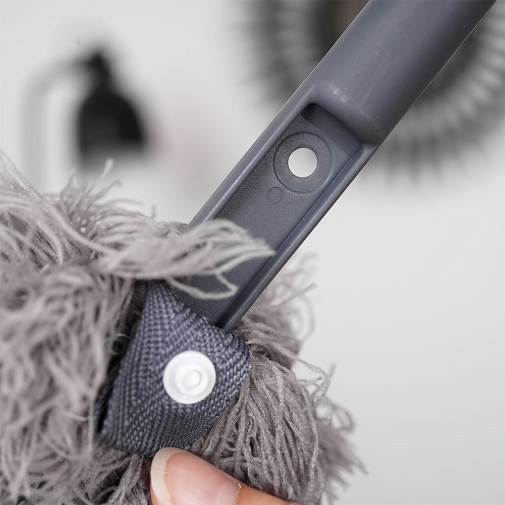 Antistatic dusting brush with microfiber hairAntistatic dusting brush with microfiber hair. With this brush, you can quickly and easily get rid of dust, even in hard-to-reach places.