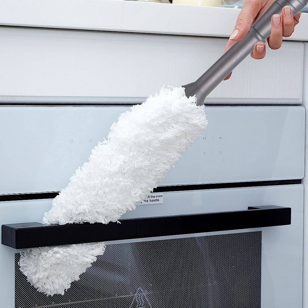 Anti-static dust shaker for hard-to-reach places