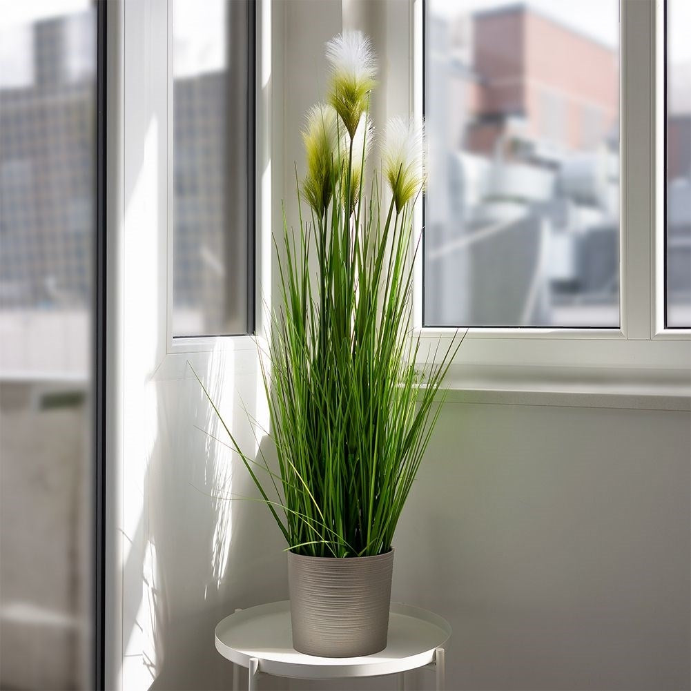 Artificial pampas grass with 5 flowers in black pot