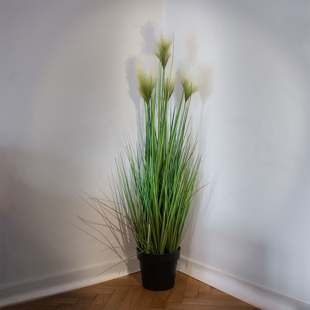 Artificial pampas grass with 5 flowers in black pot