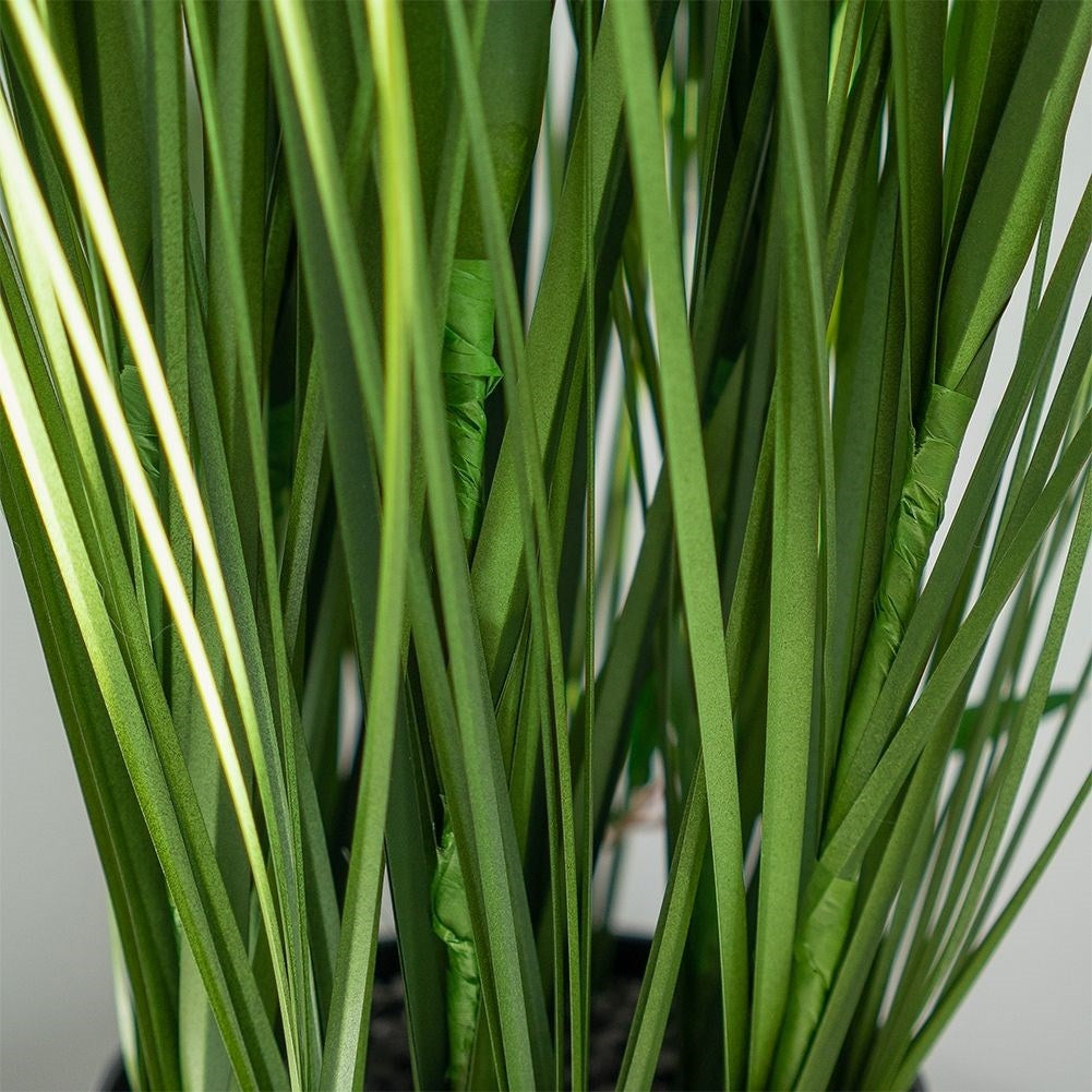 Artificial pampas grass with 5 flowers in black pot