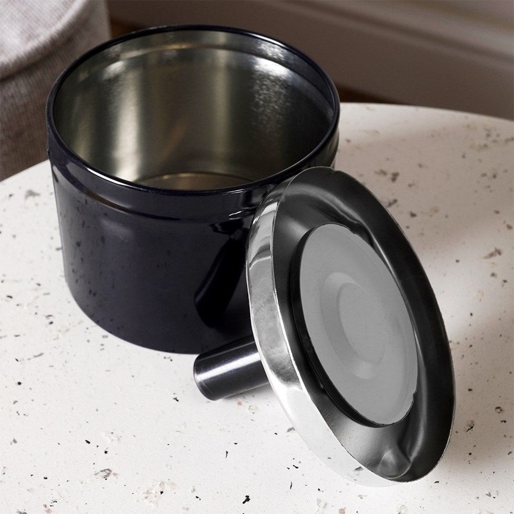 Ashtray with lid - Hides cigarette residue and smell