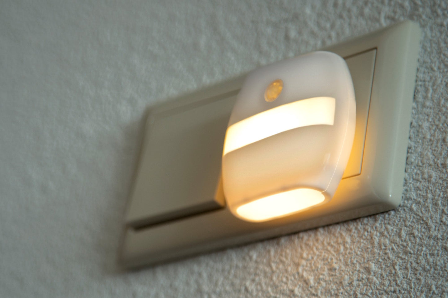 Automatic LED Night Light with Sensor, Warm Yellow Glow