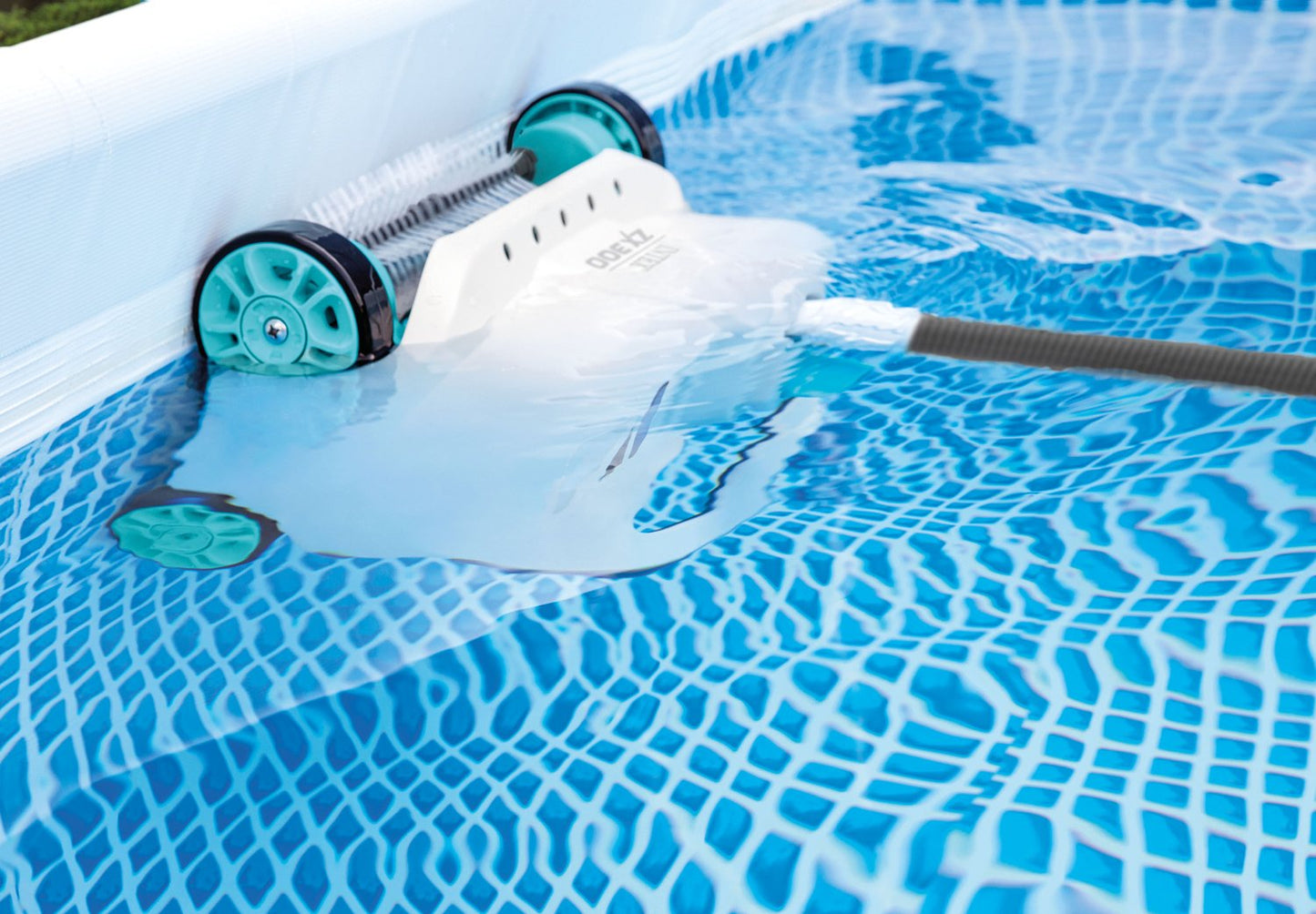 Automatic pool vacuum cleaner for cleaning pools ZX300 INTEX 28005