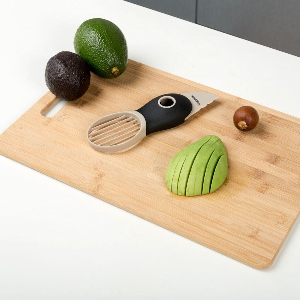 Avocado cutter: Cut, core and slice easily!